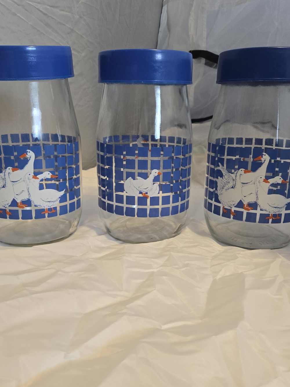 3 Vintage 1.5L Carlton Glass Jar Kitchen Canister Blue Lid Country Geese